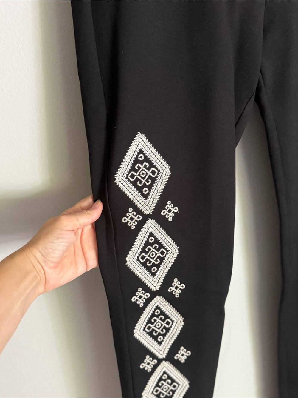 Double D Ranch Women's L Black Leggings with White Geometric Embroidery - Picture 3 of 11
